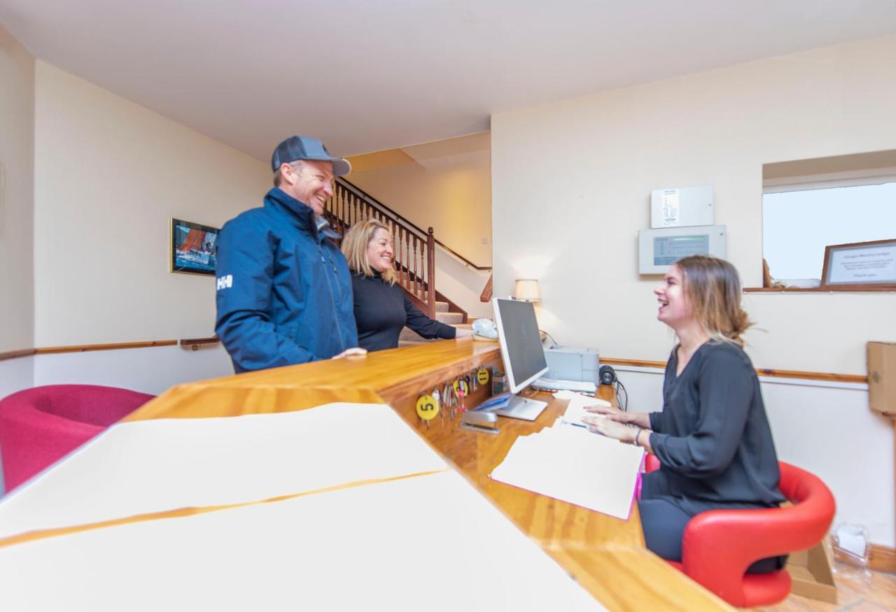 Dingle Marina Lodge Екстериор снимка