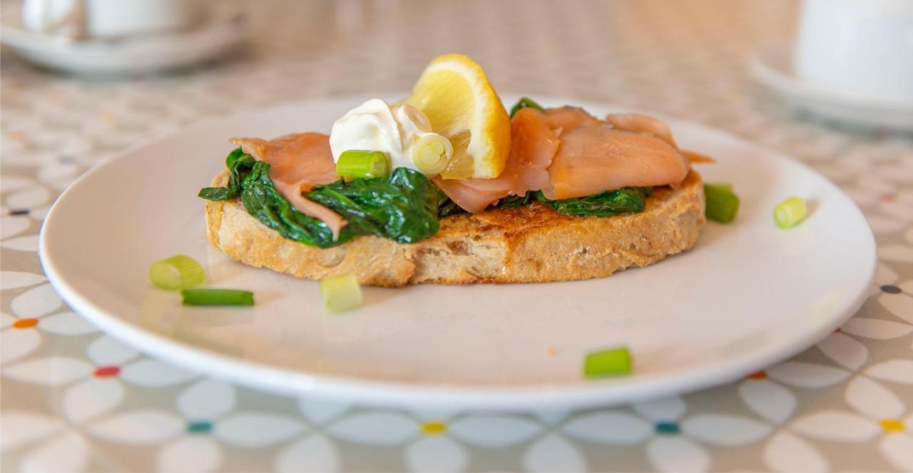 Dingle Marina Lodge Екстериор снимка
