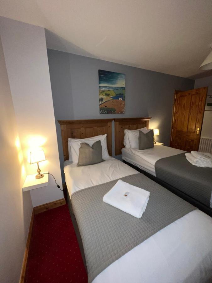 Dingle Marina Lodge Екстериор снимка