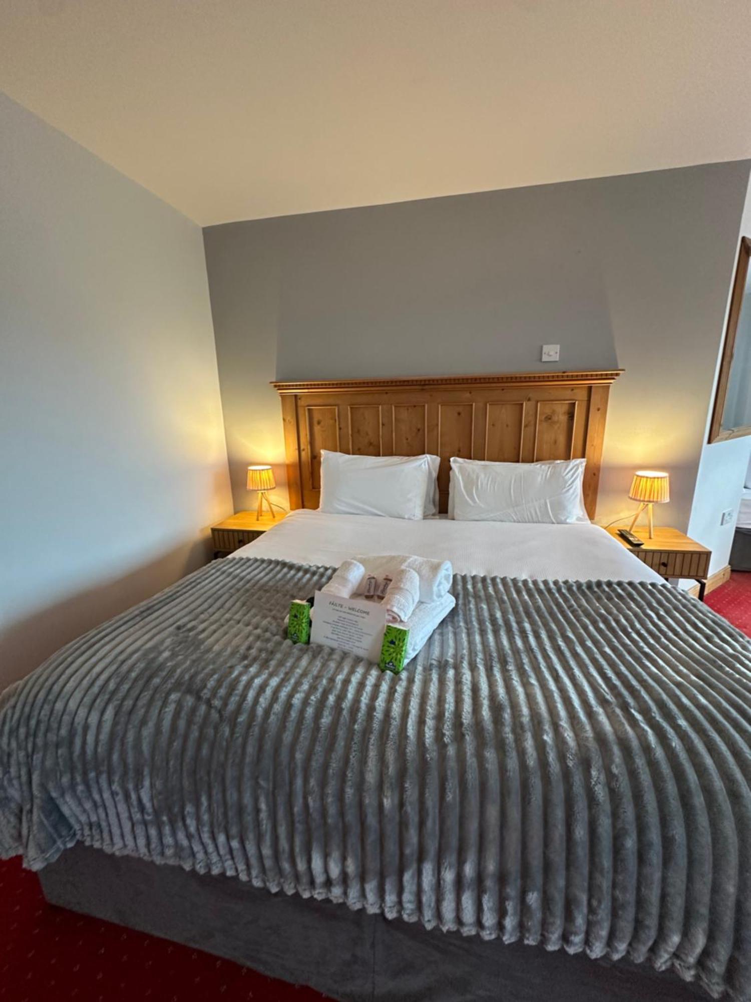 Dingle Marina Lodge Екстериор снимка